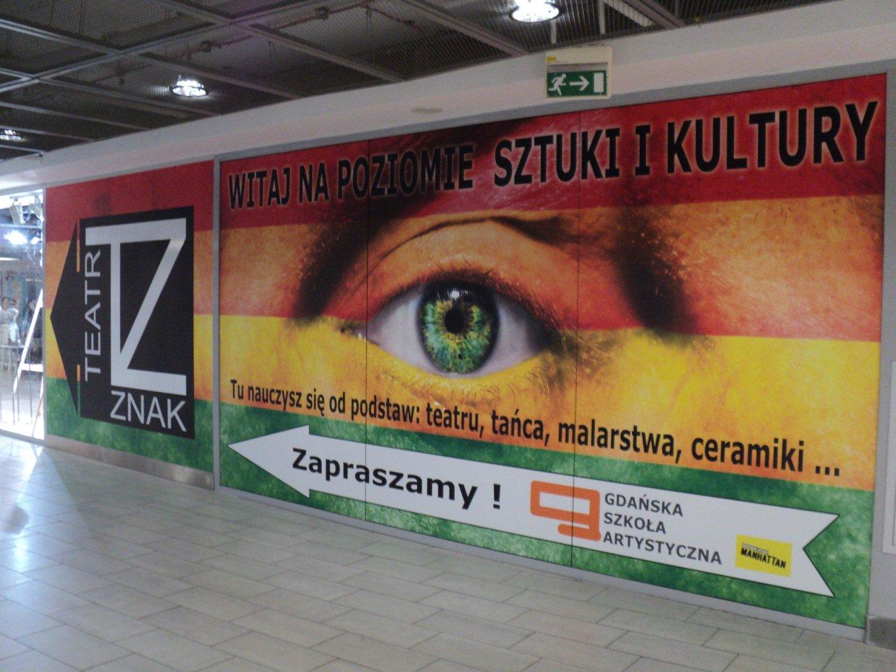 reklama w tunelu